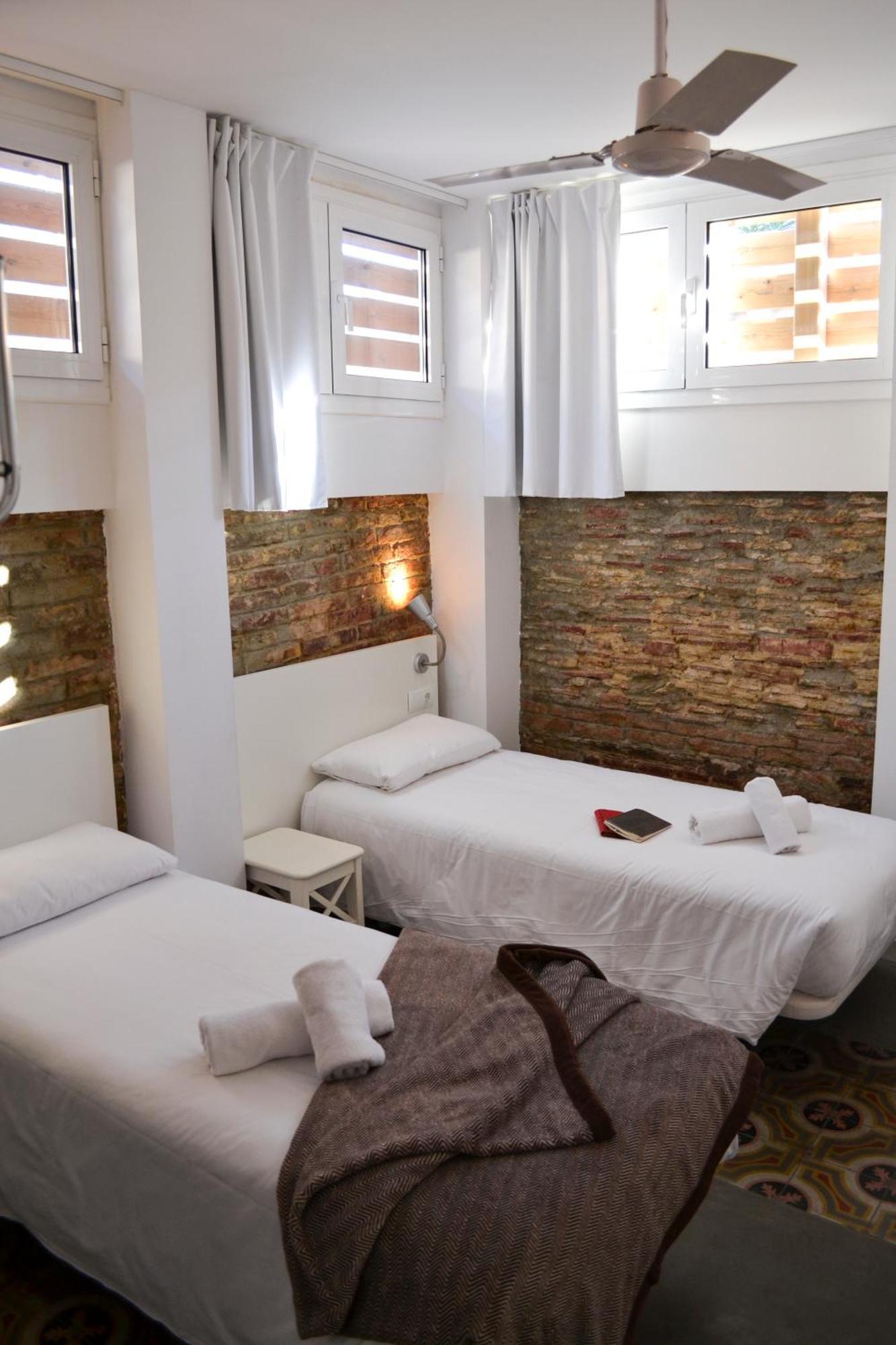 Happy People Plaza Espana Apartments Barcelona Bagian luar foto