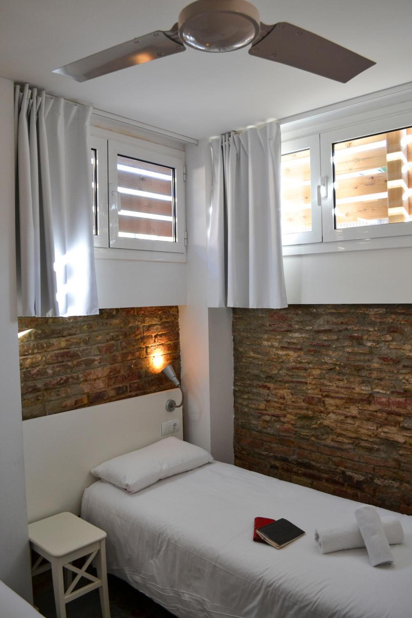 Happy People Plaza Espana Apartments Barcelona Bagian luar foto