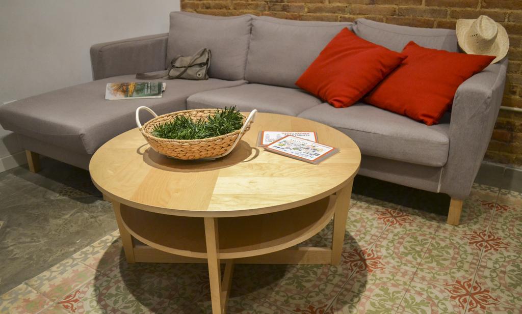 Happy People Plaza Espana Apartments Barcelona Ruang foto