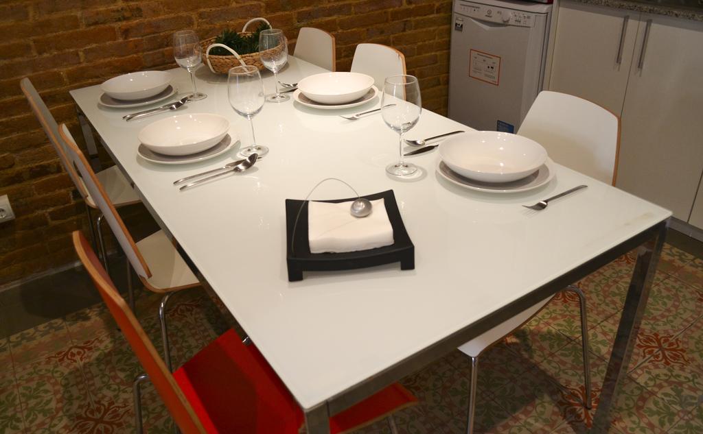 Happy People Plaza Espana Apartments Barcelona Bagian luar foto